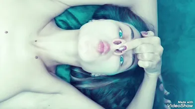 Sexy nose garl