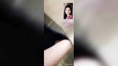 বাংলাদেশী মেয়ে উলঙ্গ হয়ে দুধ দেখানো এবং ভোদায় আঙ্গুল দিয়ে মাল বের করার ভিডিও