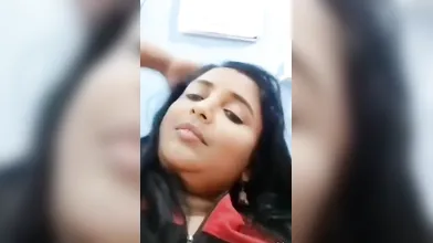 Gouthami reddy manthena removing dress and Pink sexy bra & showing her nude boobs in video call with customer video xxx viral ???