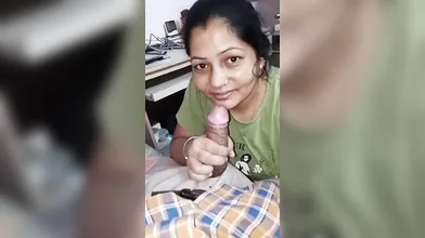 Sanskari randi sucking mbull
