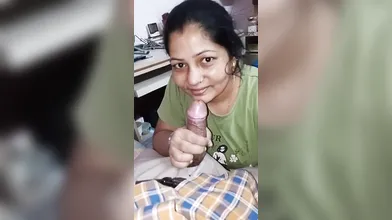 Sanskari randi sucking mbull