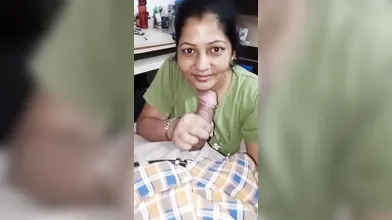Sanskari randi sucking mbull