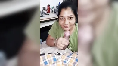 Sanskari randi sucking mbull