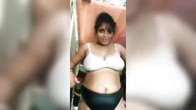 Gouthami reddy manthena showing dress showing milky boobs in village Video viral ???