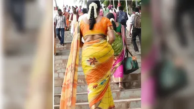 Hot saree ass jiggle