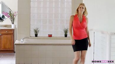 Stepmom Squirts On Horny Teen - S5:E5
