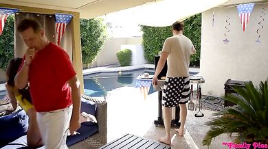 Fourth Of July Family Fuck - S3:E3