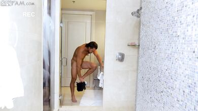 Family Vacay Shower Surprise