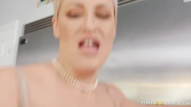 MILF Ryan Keely's Thanksgiving Blowjob Blowout!