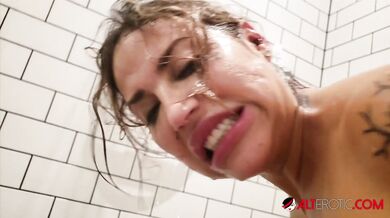 Heidi Van Horny Fucking In The Shower