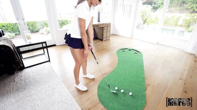Long Legged Golf Trainer wants Les Dong