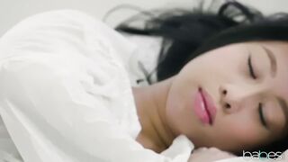 Asian Chick Jade Kush wakes up BF with Puss
