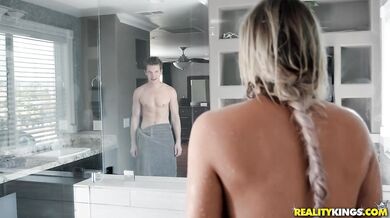 Showering Kylie Page Enchanted by Blurry Big Dick!