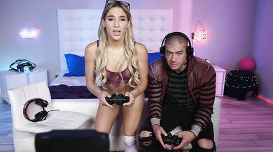 Gamer Gurl Abella Danger GOT REKT :O