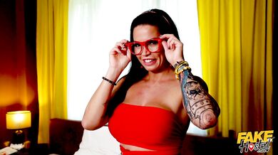 Fakehub: Checking Out Chloe Lamour Trough X-Ray Glasses On XPORN