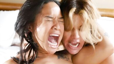 Honey Gold's Post Shower Orgasmic Screams - Lesbian XXX