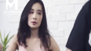 【国产】麻豆传媒作品 / 爱笑的老板娘 / MD0040-1精彩免费播放
