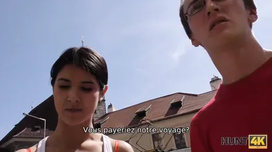 HUNT4K El hombre está dispuesto a pagar las vacaciones de la tierna puta morena