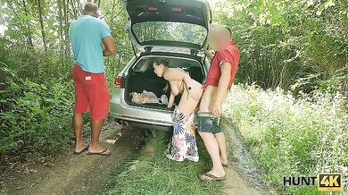HUNT4K. Coqueta dama con formas naturales obtiene buen dinero