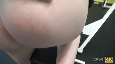 HUNT4K. Babe forgets about workout because of can get cash and dick