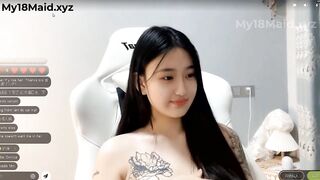 Chinese Beauty Girl Fuck Her Pussy With Diddo