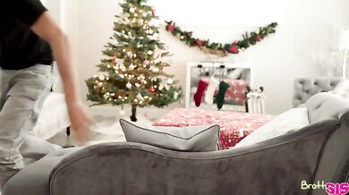 Unwrapping Step Sis For Christmas - S12:E5